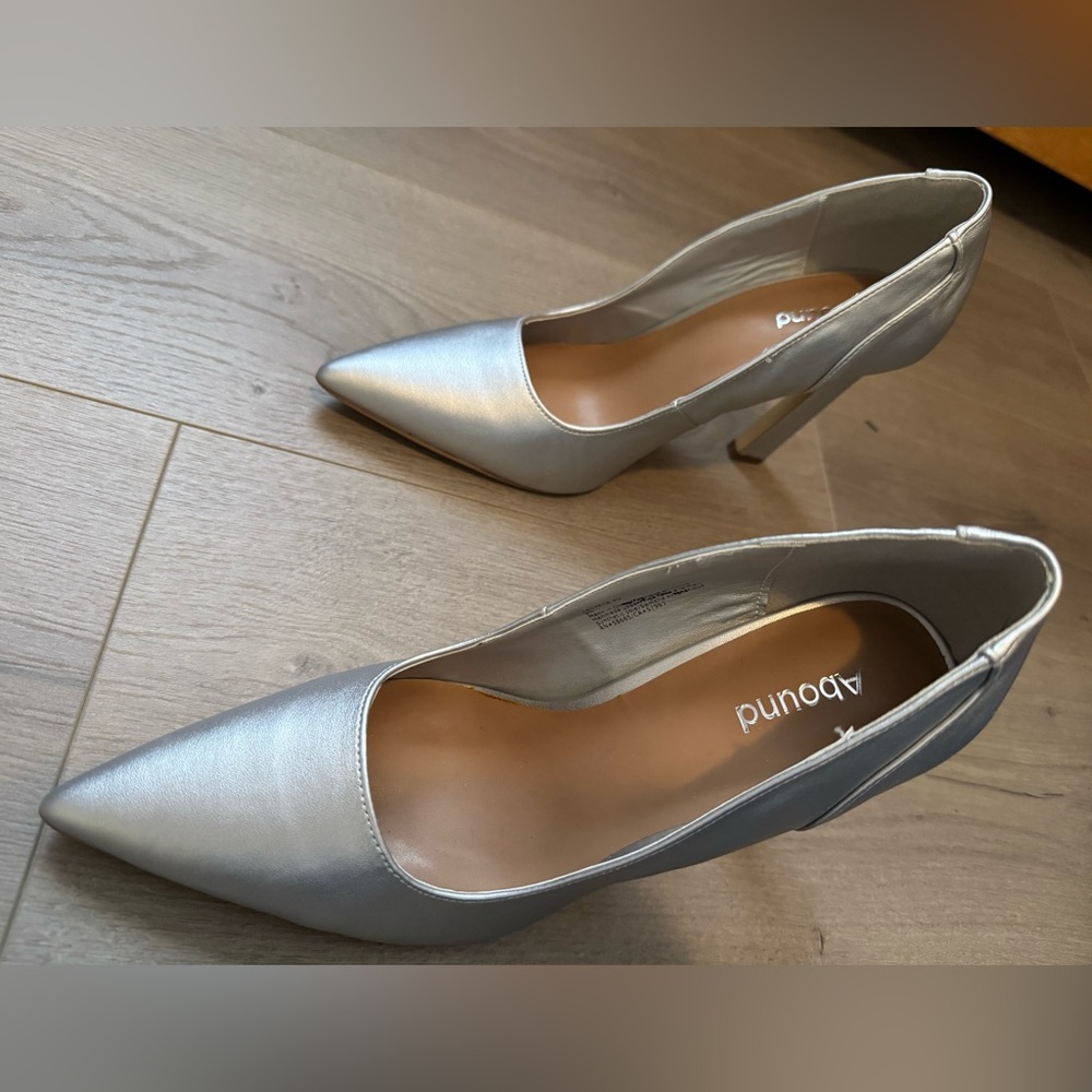 Abound “Mattie” pointed toe silver pumps. Never worn. Size 8.